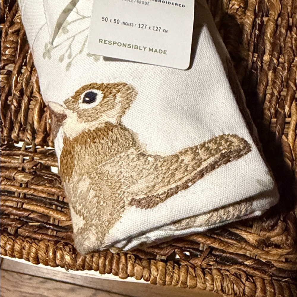 Pottery Barn Embroidered Bunny 🐰 Table Throw BNWT - Picture 3 of 6